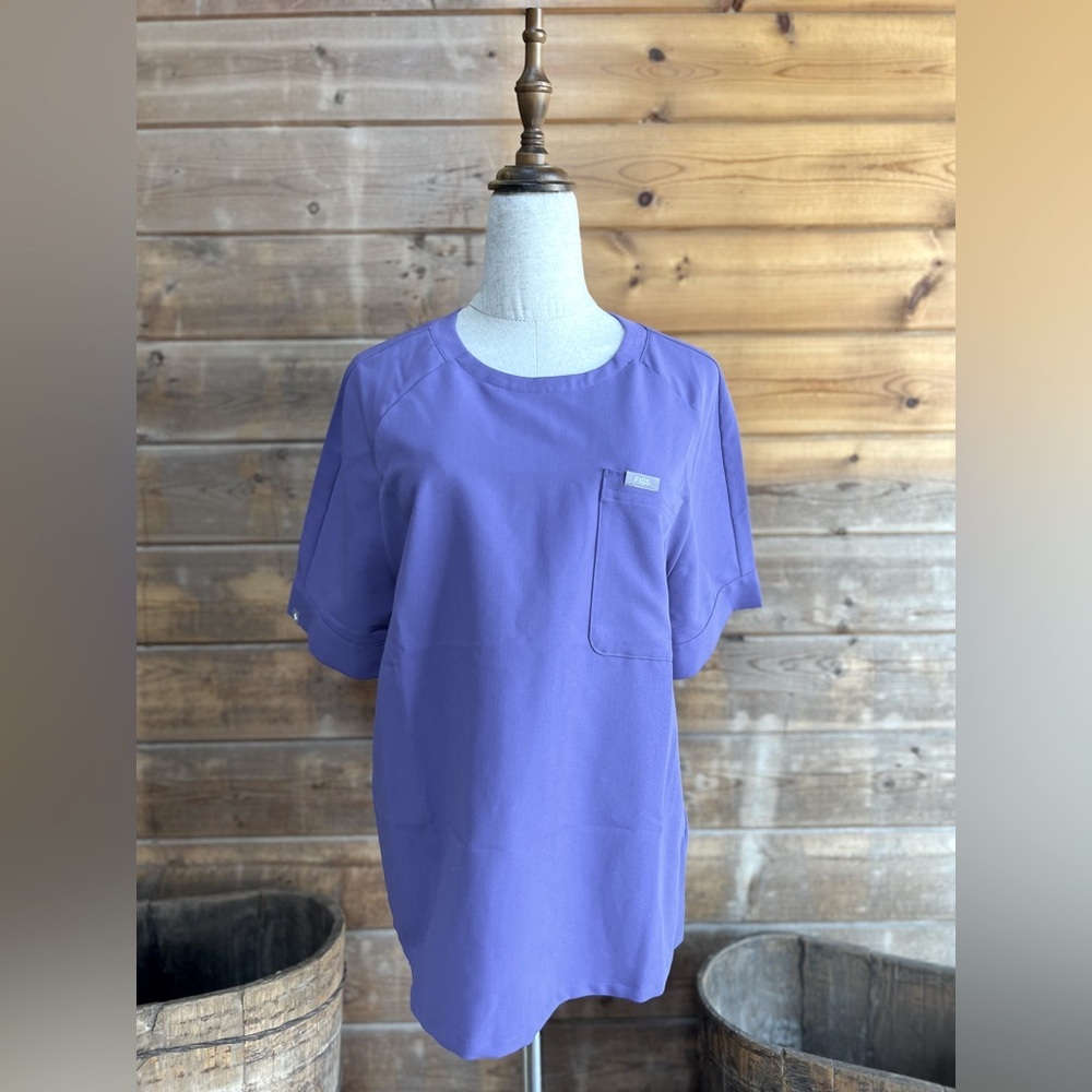 FIGS Crew Neck One Pocket Short Sleeve Scrub Top Shirt Purple Woman’s Size Small